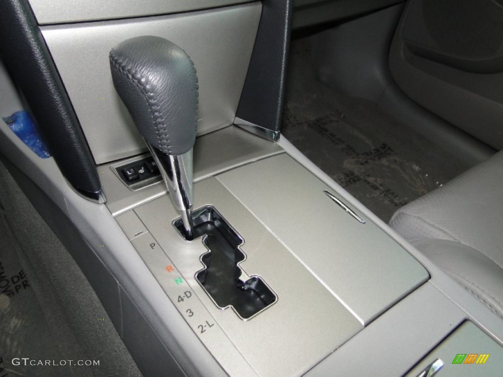2009 Toyota Camry SE Transmission Photos