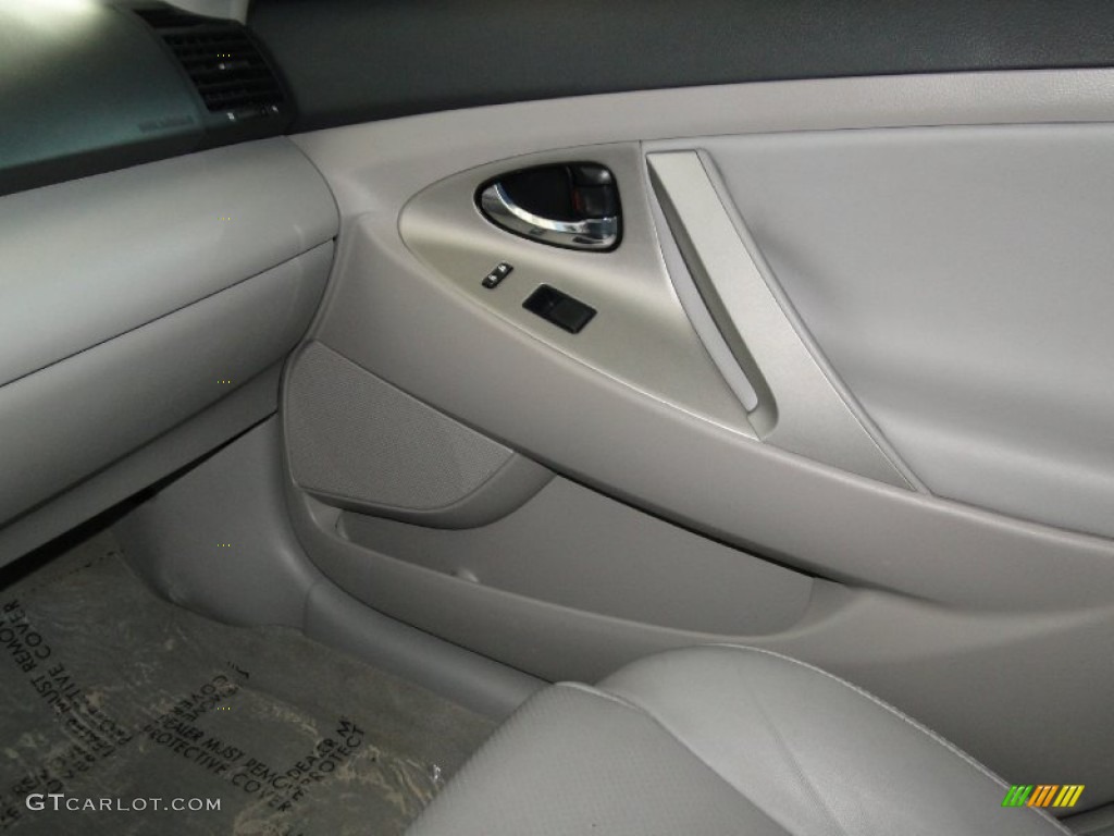 2009 Toyota Camry SE Ash Door Panel Photo #70822236