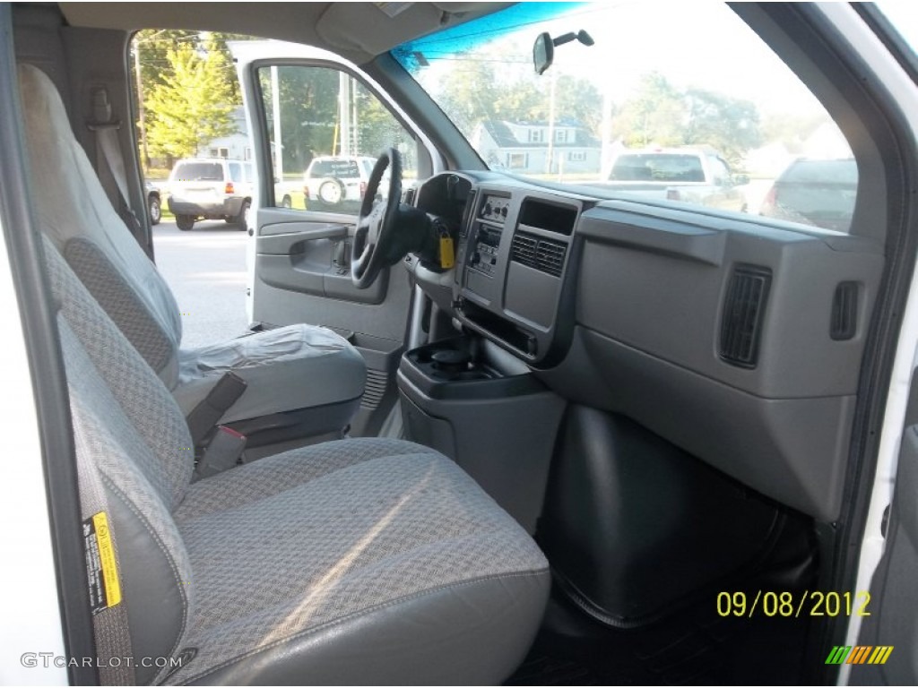 2003 Express 3500 Extended Cargo Van - Summit White / Medium Dark Pewter photo #9