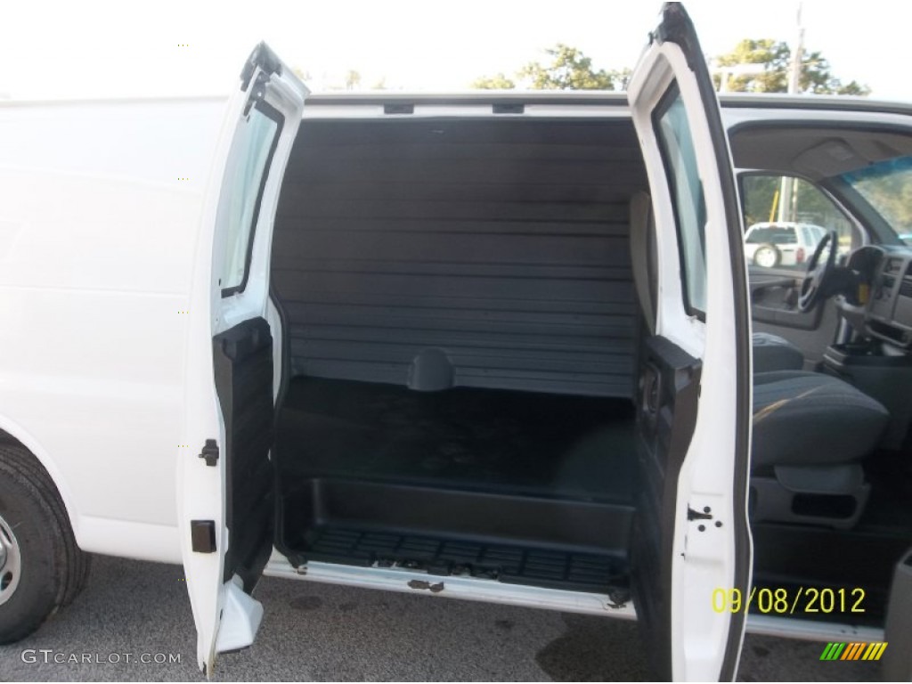 2003 Express 3500 Extended Cargo Van - Summit White / Medium Dark Pewter photo #10
