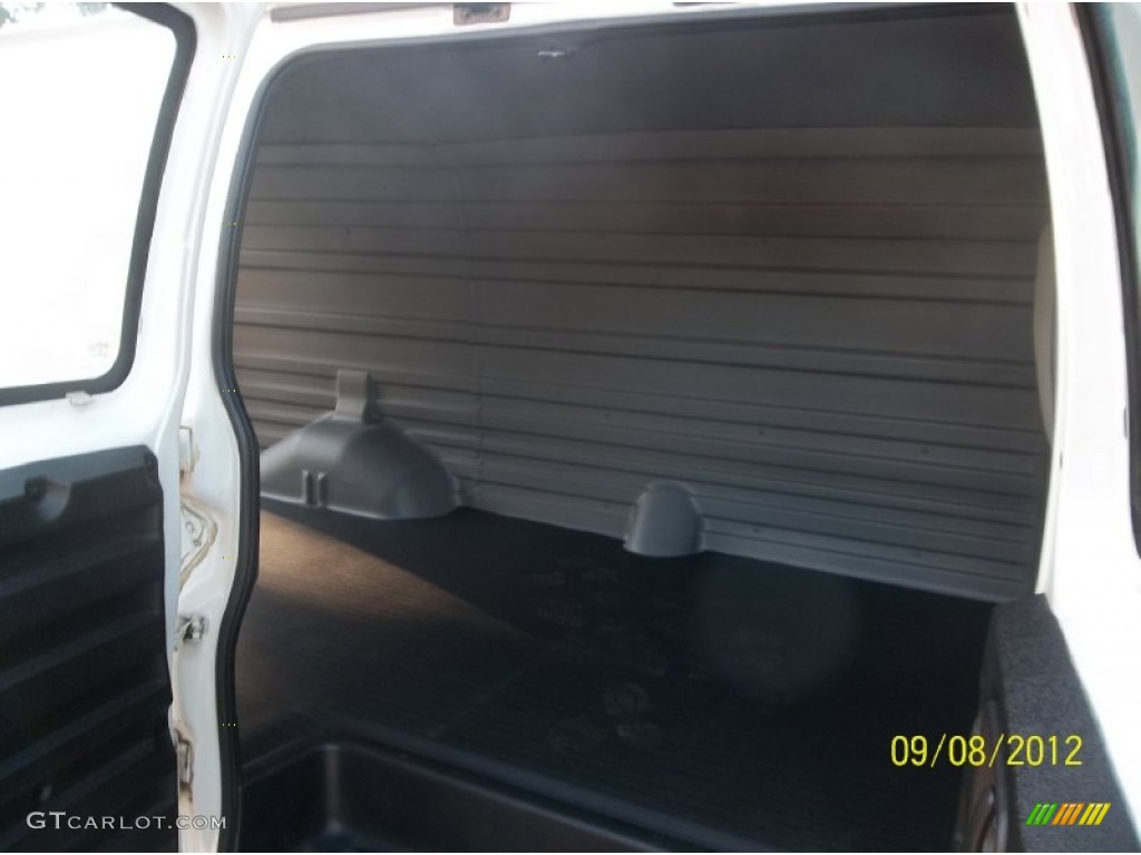2003 Express 3500 Extended Cargo Van - Summit White / Medium Dark Pewter photo #11