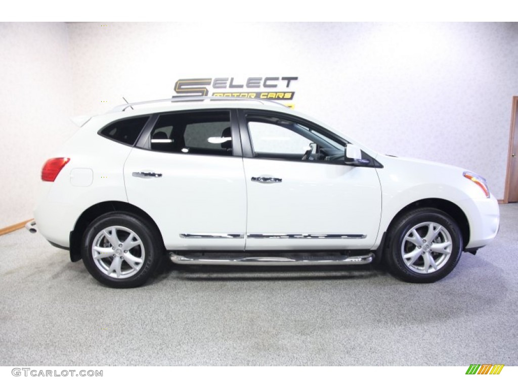 2011 Rogue SV AWD - Pearl White / Black photo #4