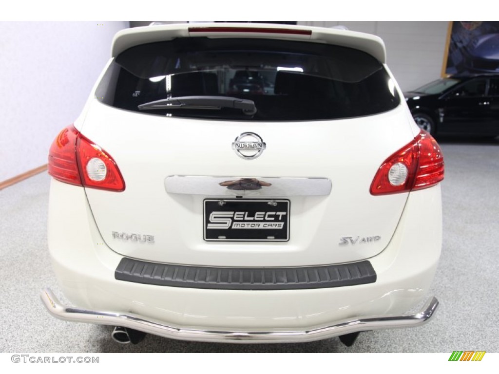 2011 Rogue SV AWD - Pearl White / Black photo #5