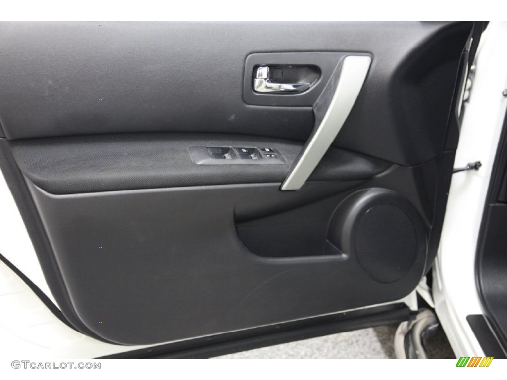 2011 Rogue SV AWD - Pearl White / Black photo #7