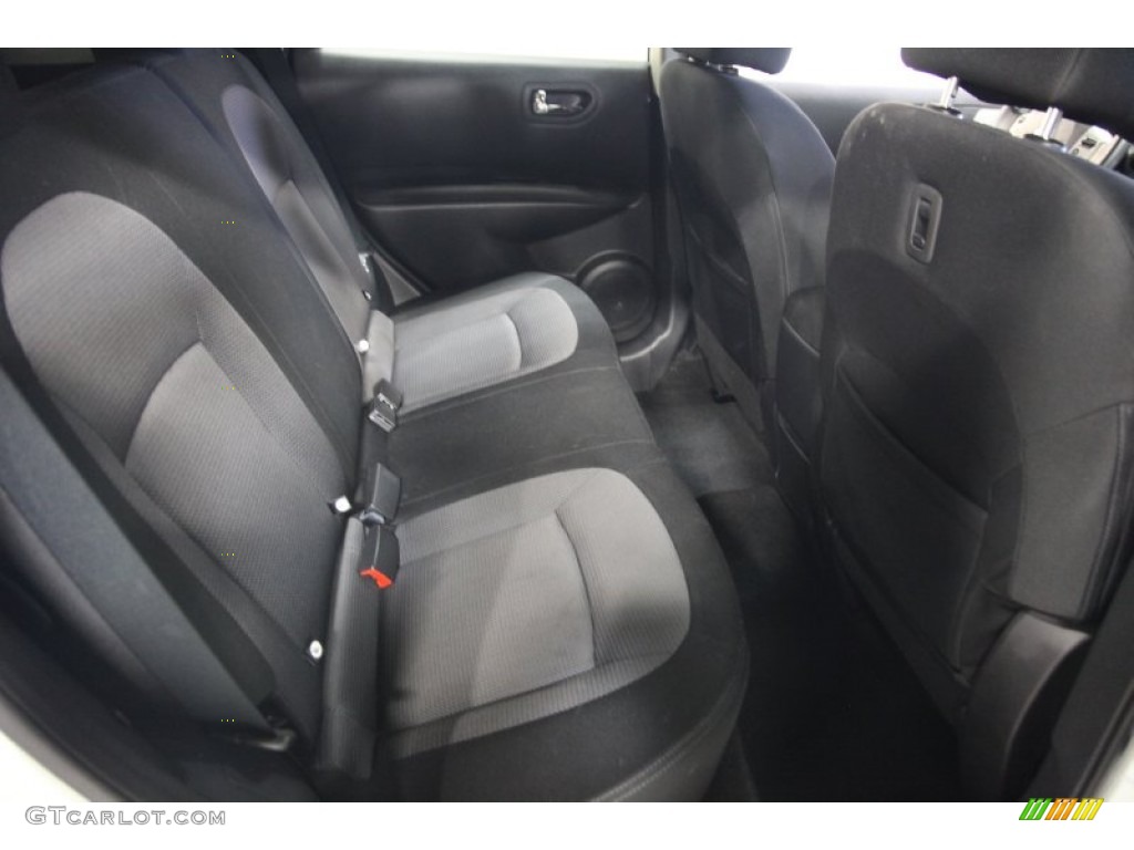 2011 Rogue SV AWD - Pearl White / Black photo #11