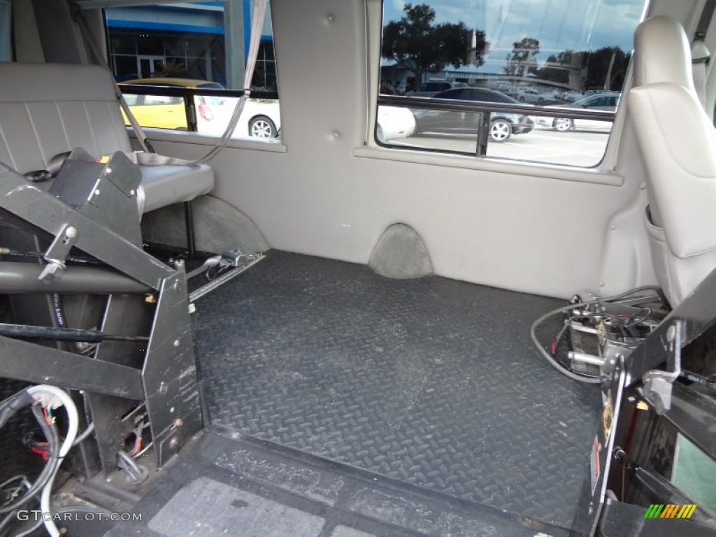 Medium Graphite Interior 2001 Ford E Series Van E250 Wheelchair Access Photo #70826817