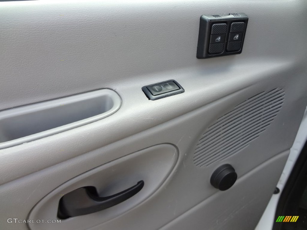 2001 E Series Van E250 Wheelchair Access - Oxford White / Medium Graphite photo #19