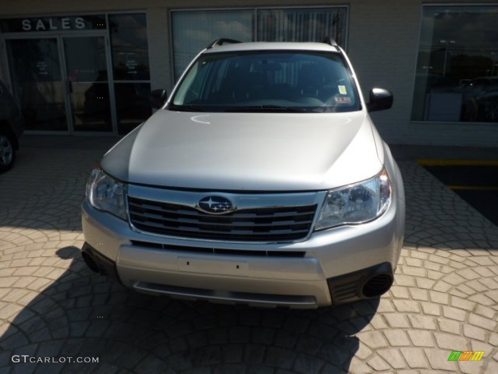 2010 Forester 2.5 X Premium - Spark Silver Metallic / Black photo #2