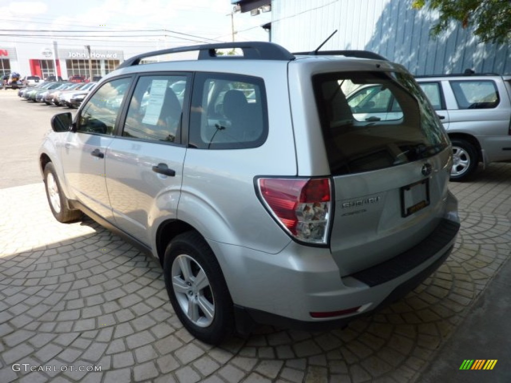 2010 Forester 2.5 X Premium - Spark Silver Metallic / Black photo #8