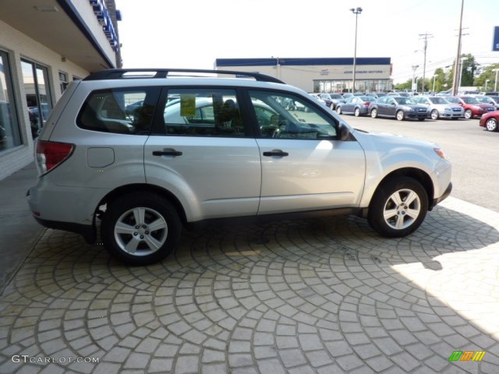 2010 Forester 2.5 X Premium - Spark Silver Metallic / Black photo #11