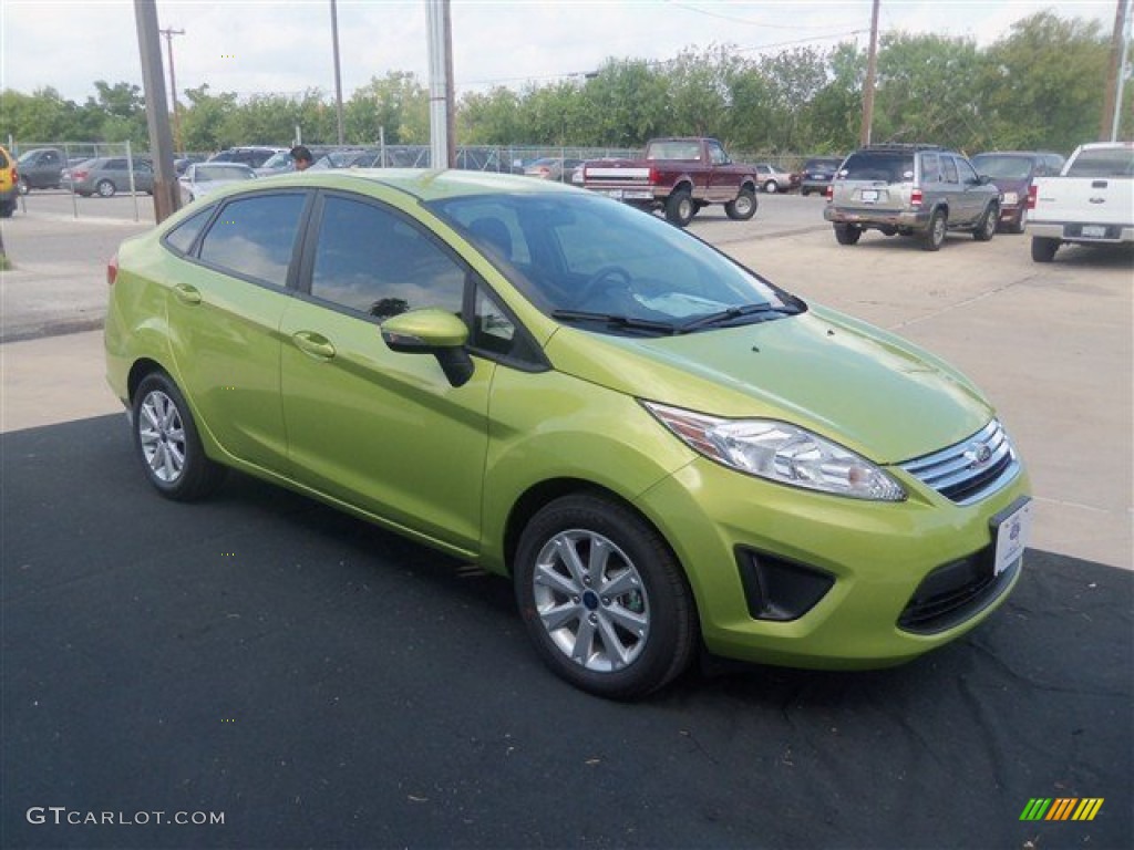 2013 Fiesta SE Sedan - Lime Squeeze / Charcoal Black photo #7