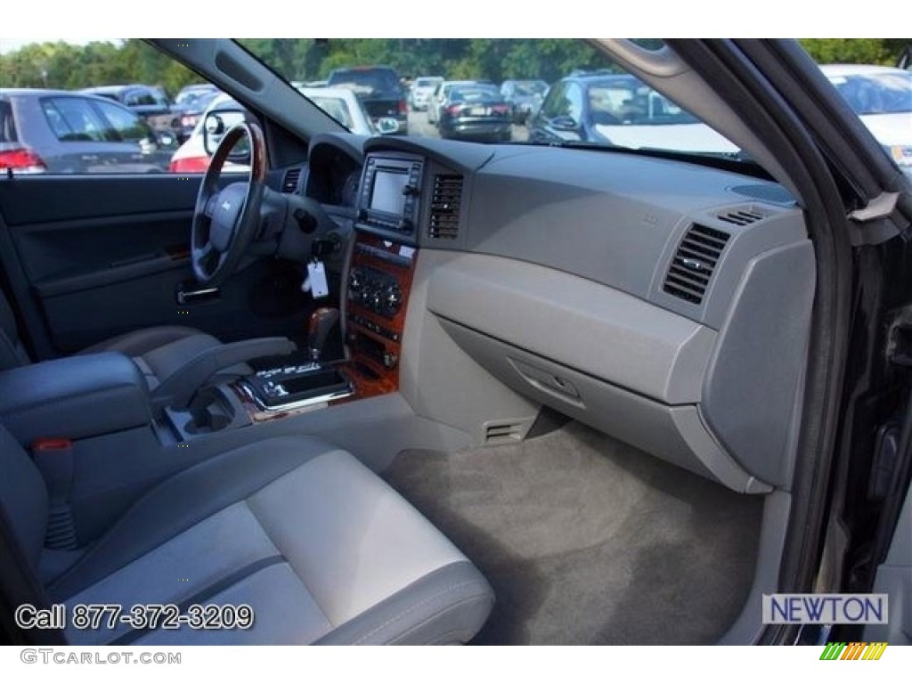 2007 Grand Cherokee Overland 4x4 - Black / Medium Slate Gray photo #34