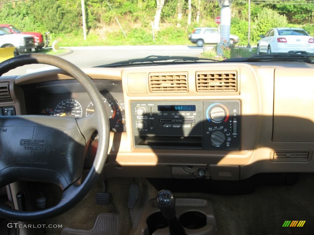 1997 Sonoma SLE Regular Cab - Light Autumnwood Metallic / Neutral photo #10