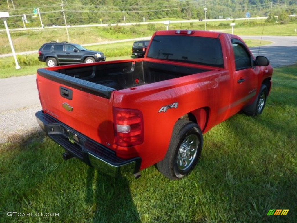 2008 Silverado 1500 LS Regular Cab 4x4 - Victory Red / Dark Titanium photo #7