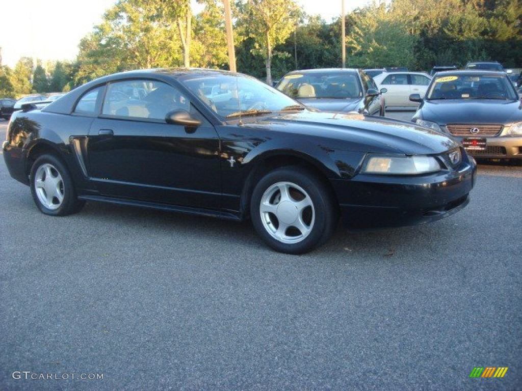 2002 Mustang V6 Coupe - Black / Medium Graphite photo #2
