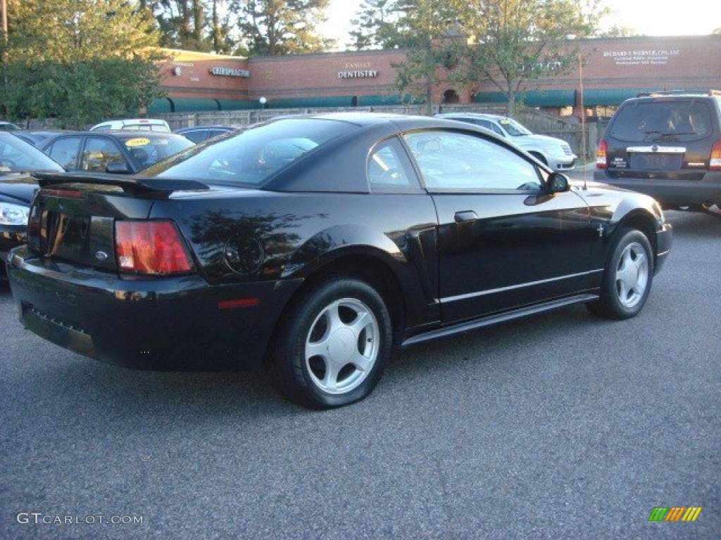 2002 Mustang V6 Coupe - Black / Medium Graphite photo #4