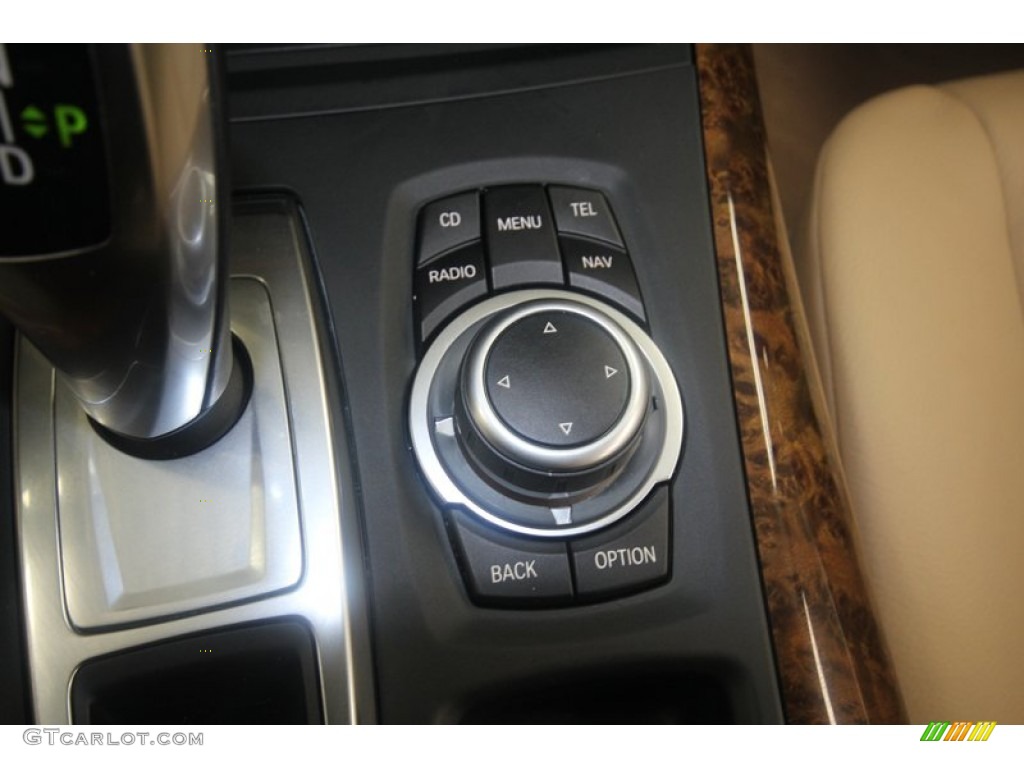 2010 BMW X5 xDrive30i Controls Photo #70848501