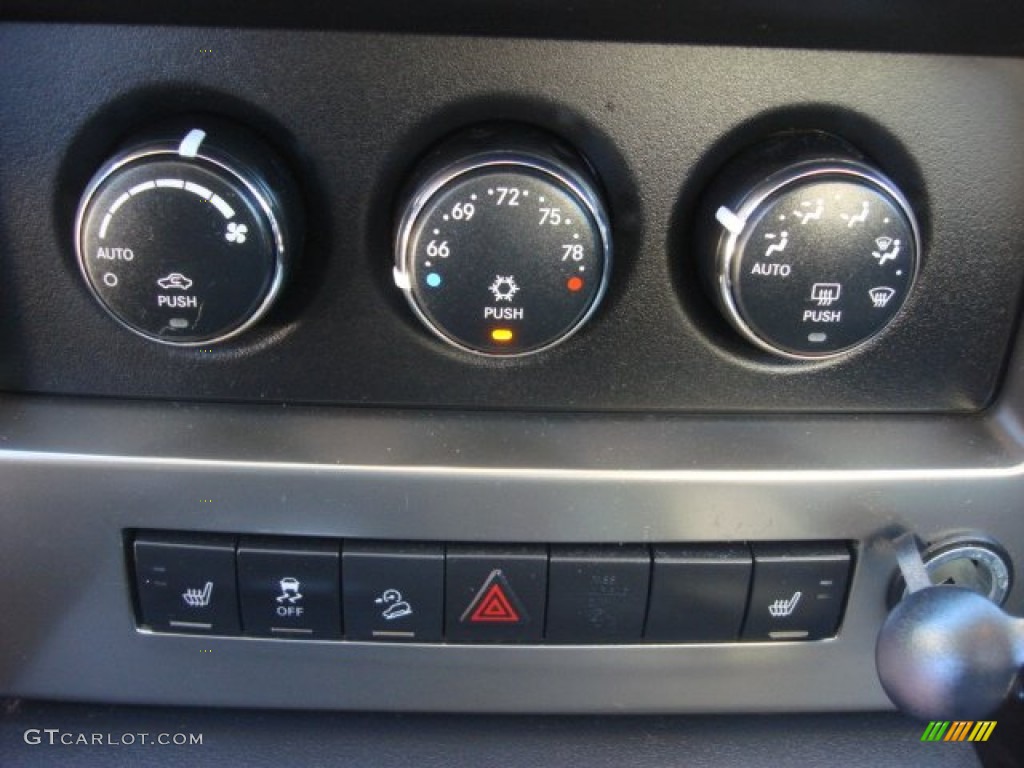 2011 Liberty Renegade 4x4 - Natural Green Metallic / Dark Slate Gray photo #19