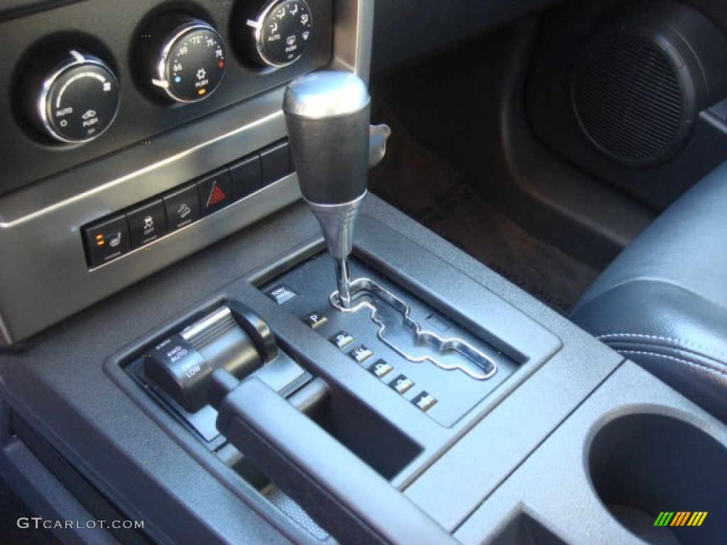 2011 Liberty Renegade 4x4 - Natural Green Metallic / Dark Slate Gray photo #22