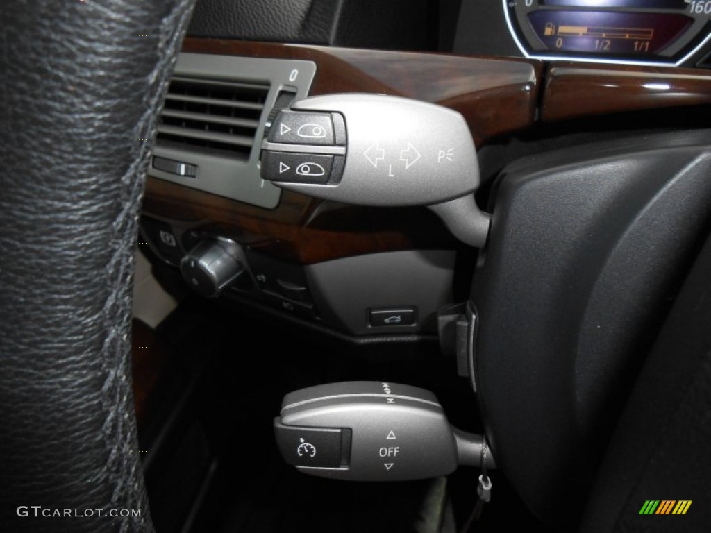 2007 BMW 7 Series 750Li Sedan Controls Photo #70856922
