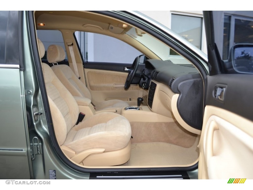 Beige Interior 2004 Volkswagen Passat GL Wagon Photo #70859856