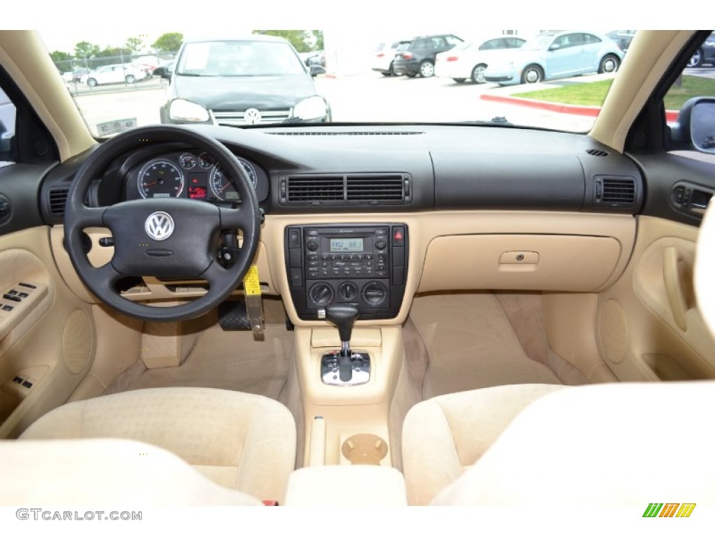 2004 Volkswagen Passat GL Wagon Beige Dashboard Photo #70859889