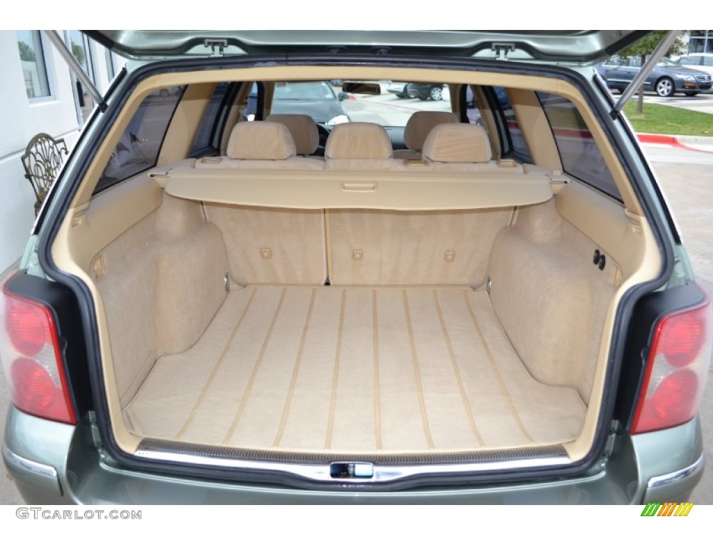 2004 Volkswagen Passat GL Wagon Trunk Photo #70859928