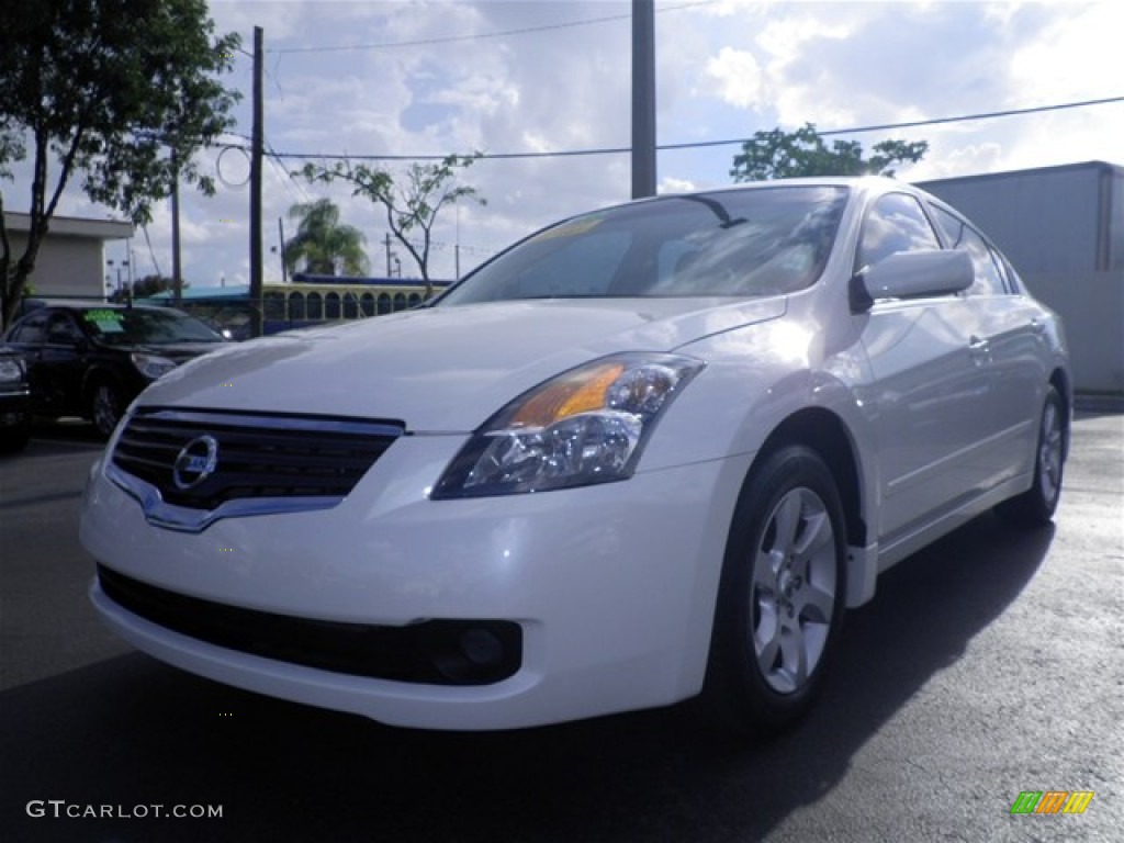 2009 Altima 2.5 - Winter Frost Pearl / Blond photo #9
