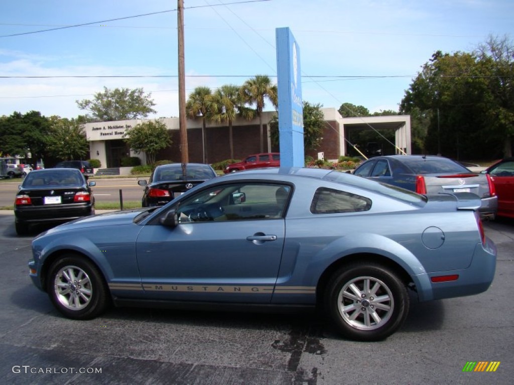 2007 Mustang V6 Deluxe Coupe - Windveil Blue Metallic / Medium Parchment photo #5