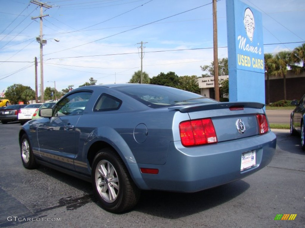 2007 Mustang V6 Deluxe Coupe - Windveil Blue Metallic / Medium Parchment photo #6