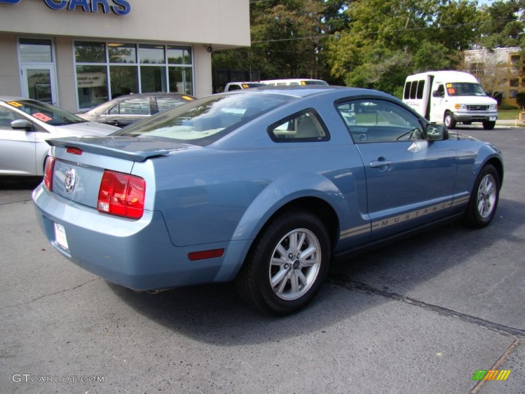 2007 Mustang V6 Deluxe Coupe - Windveil Blue Metallic / Medium Parchment photo #8