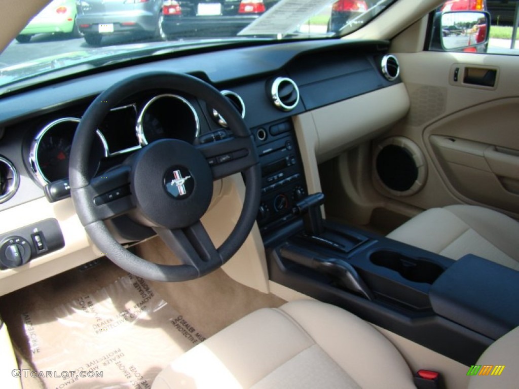 Medium Parchment Interior 2007 Ford Mustang V6 Deluxe Coupe