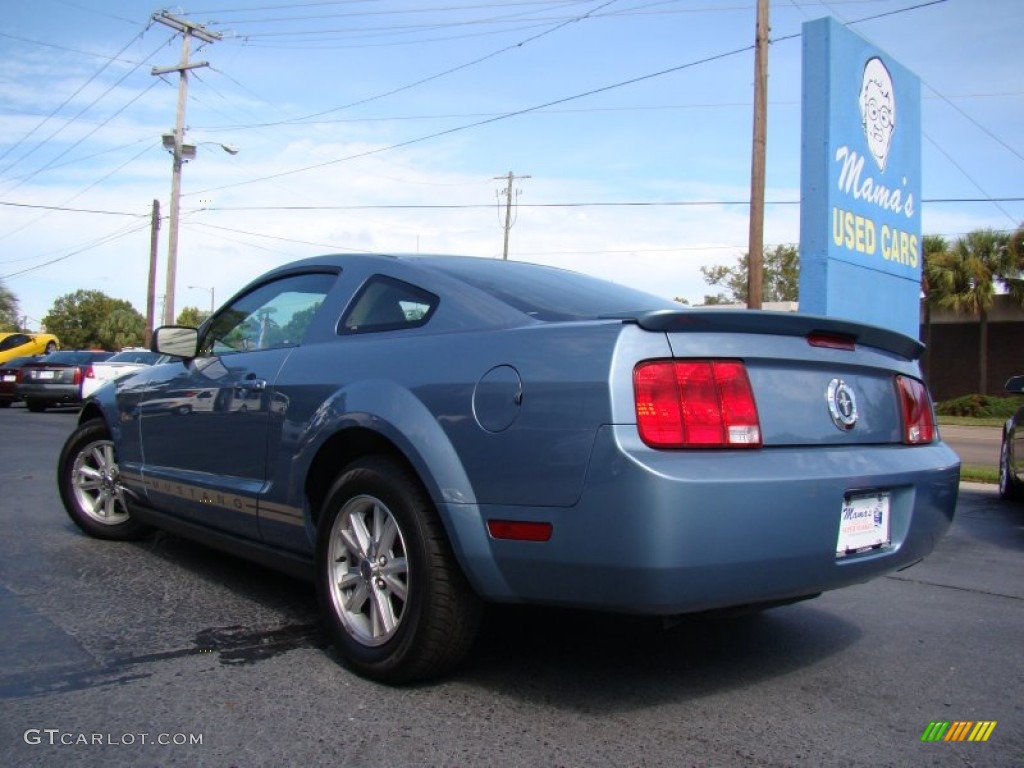 2007 Mustang V6 Deluxe Coupe - Windveil Blue Metallic / Medium Parchment photo #26