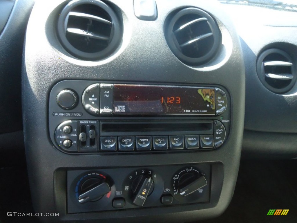 2002 Dodge Stratus SE Coupe Controls Photo #70869502
