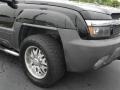 2003 Chevrolet Avalanche 2500 4x4 Wheel and Tire Photo