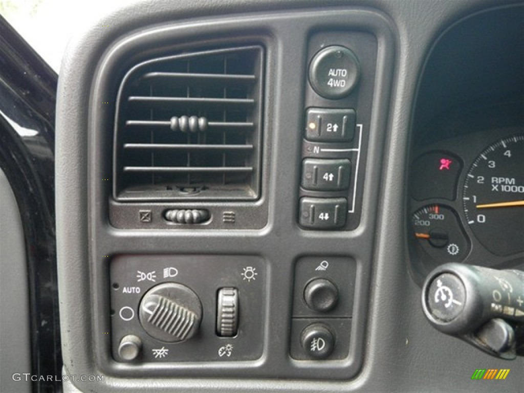 2003 Chevrolet Avalanche 2500 4x4 Controls Photos