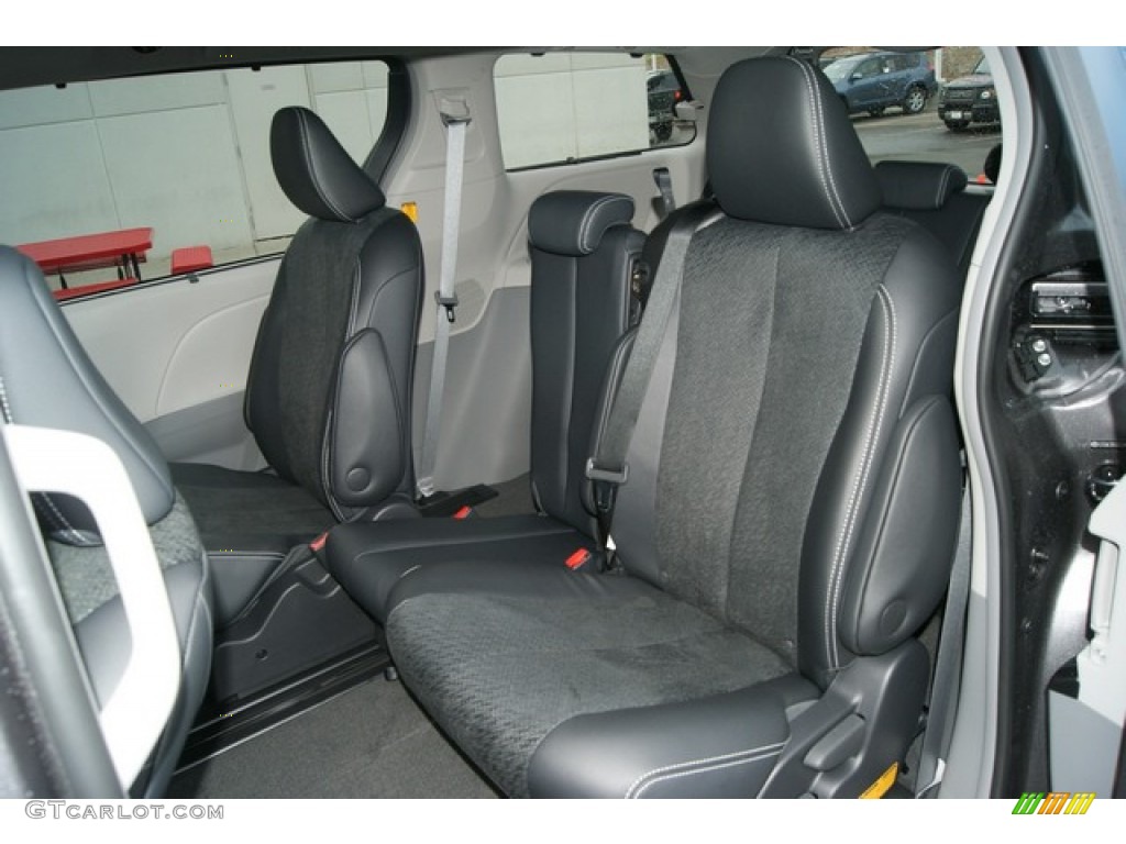 Dark Charcoal Interior 2013 Toyota Sienna SE Photo #70872094