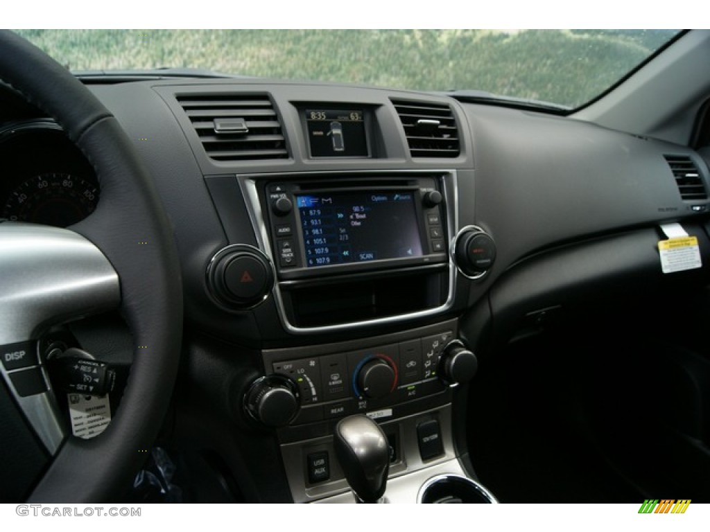 2013 Toyota Highlander SE 4WD Black Dashboard Photo #70872466