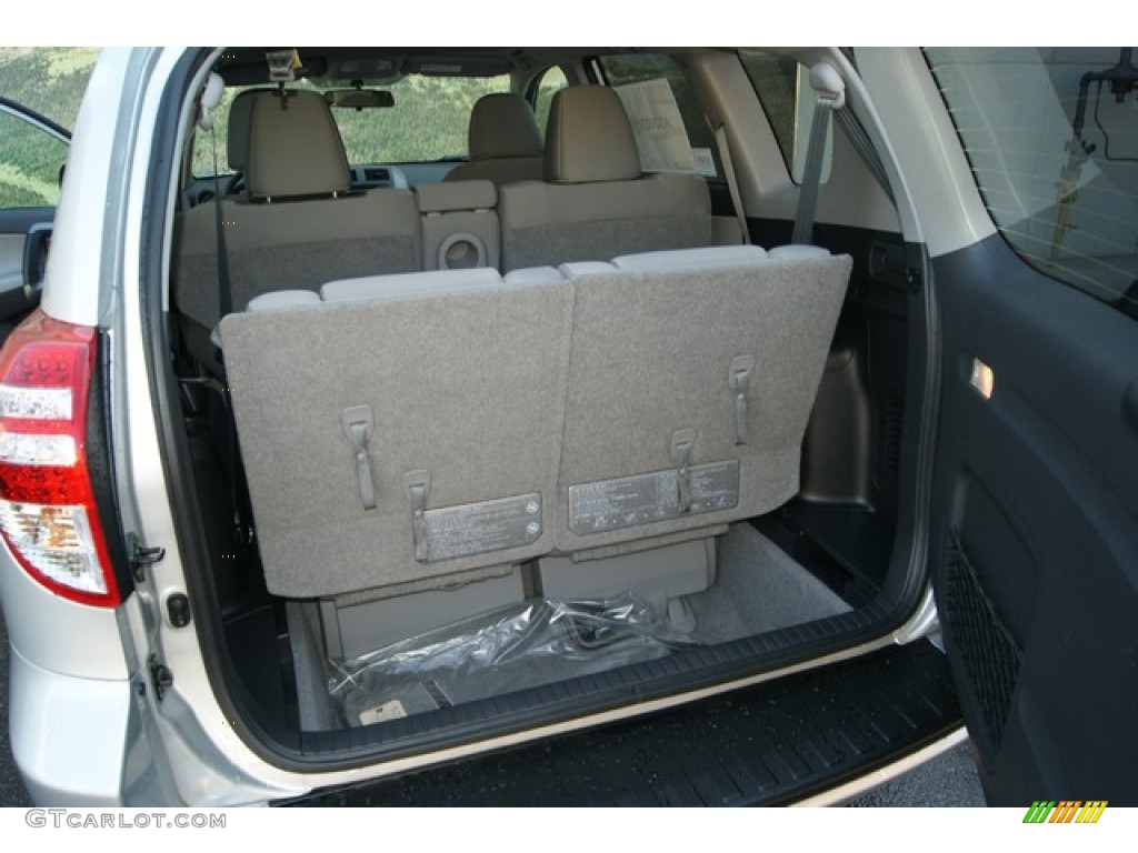 2012 Toyota RAV4 V6 4WD Trunk Photos