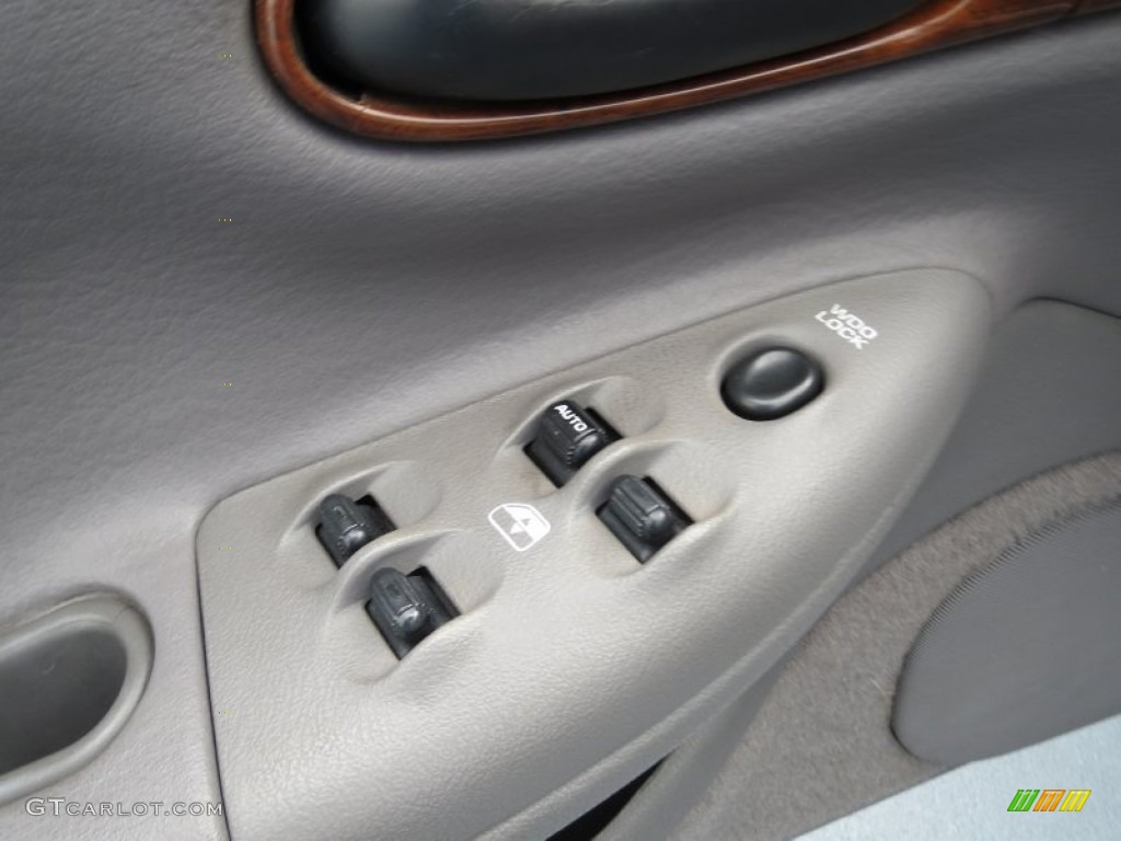 1997 Chrysler Concorde LXi Controls Photo #70875637