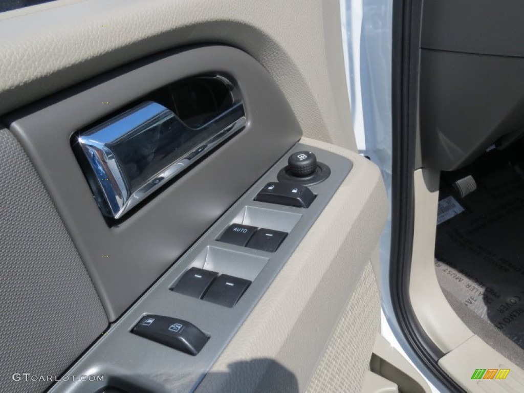 2013 Ford Expedition XLT Controls Photo #70880041