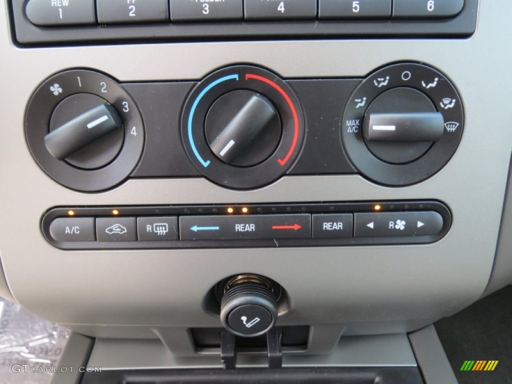 2013 Ford Expedition XLT Controls Photo #70880077