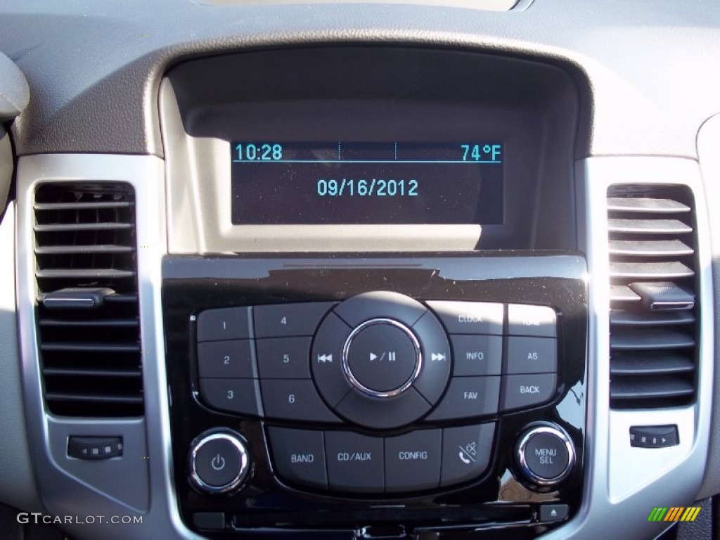 2013 Cruze LS - Summit White / Jet Black/Medium Titanium photo #13