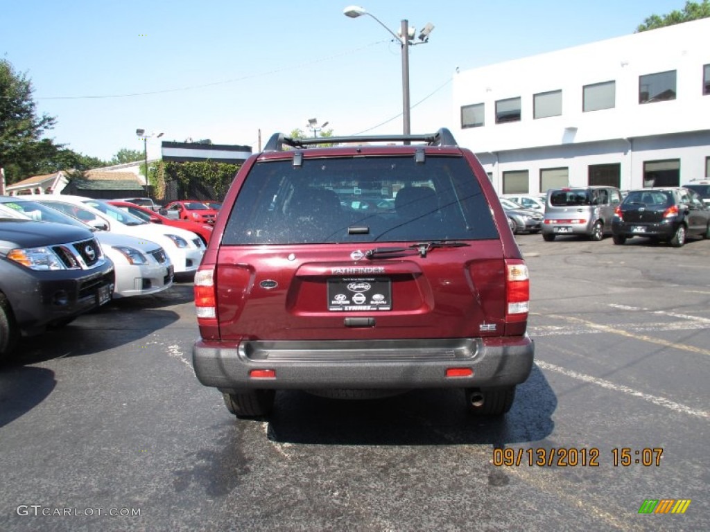 2004 Pathfinder SE 4x4 - Merlot Red Pearl / Charcoal photo #5