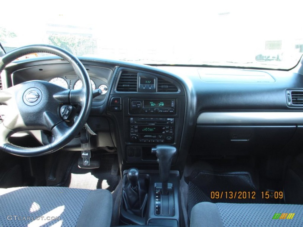 2004 Pathfinder SE 4x4 - Merlot Red Pearl / Charcoal photo #13