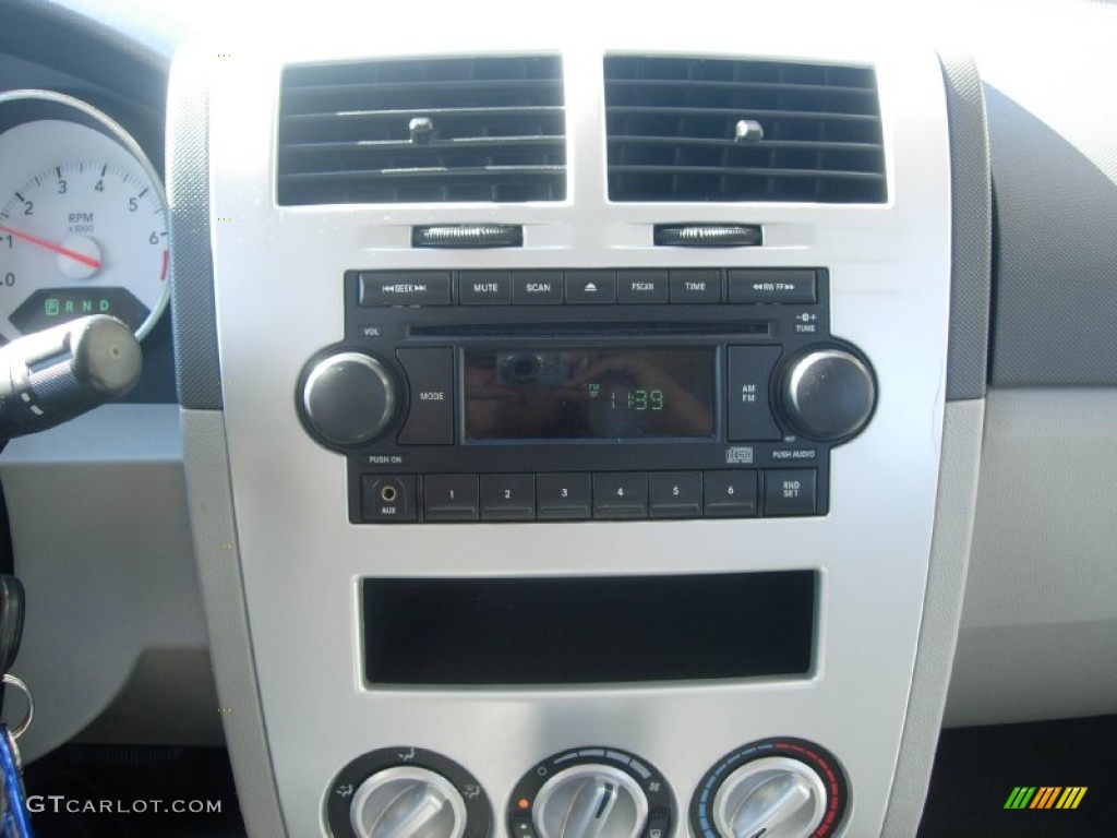 2007 Dodge Caliber SXT Controls Photo #70883011