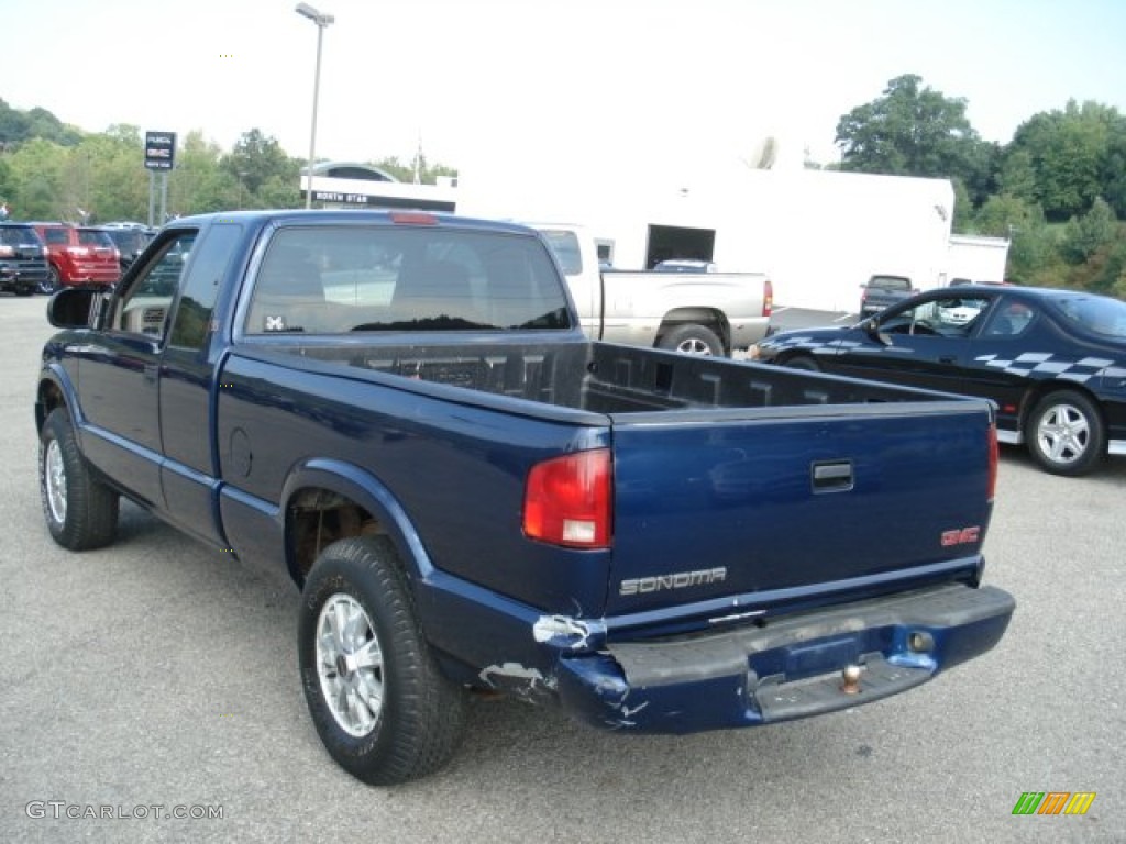 2002 Sonoma SLS Extended Cab 4x4 - Indigo Blue Metallic / Beige photo #4