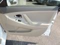 Super White - Camry LE Photo No. 20