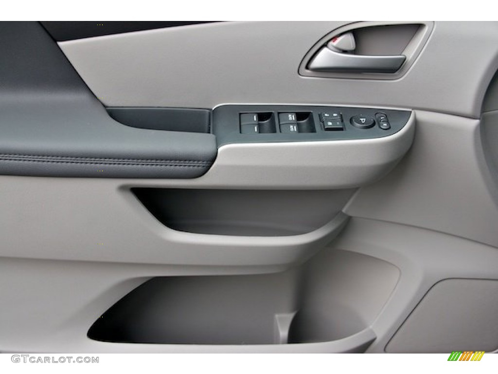 2013 Honda Odyssey EX-L Controls Photo #70893991
