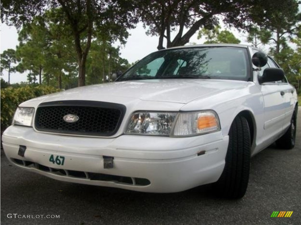 2004 Crown Victoria Police Interceptor - Vibrant White / Light Flint photo #1